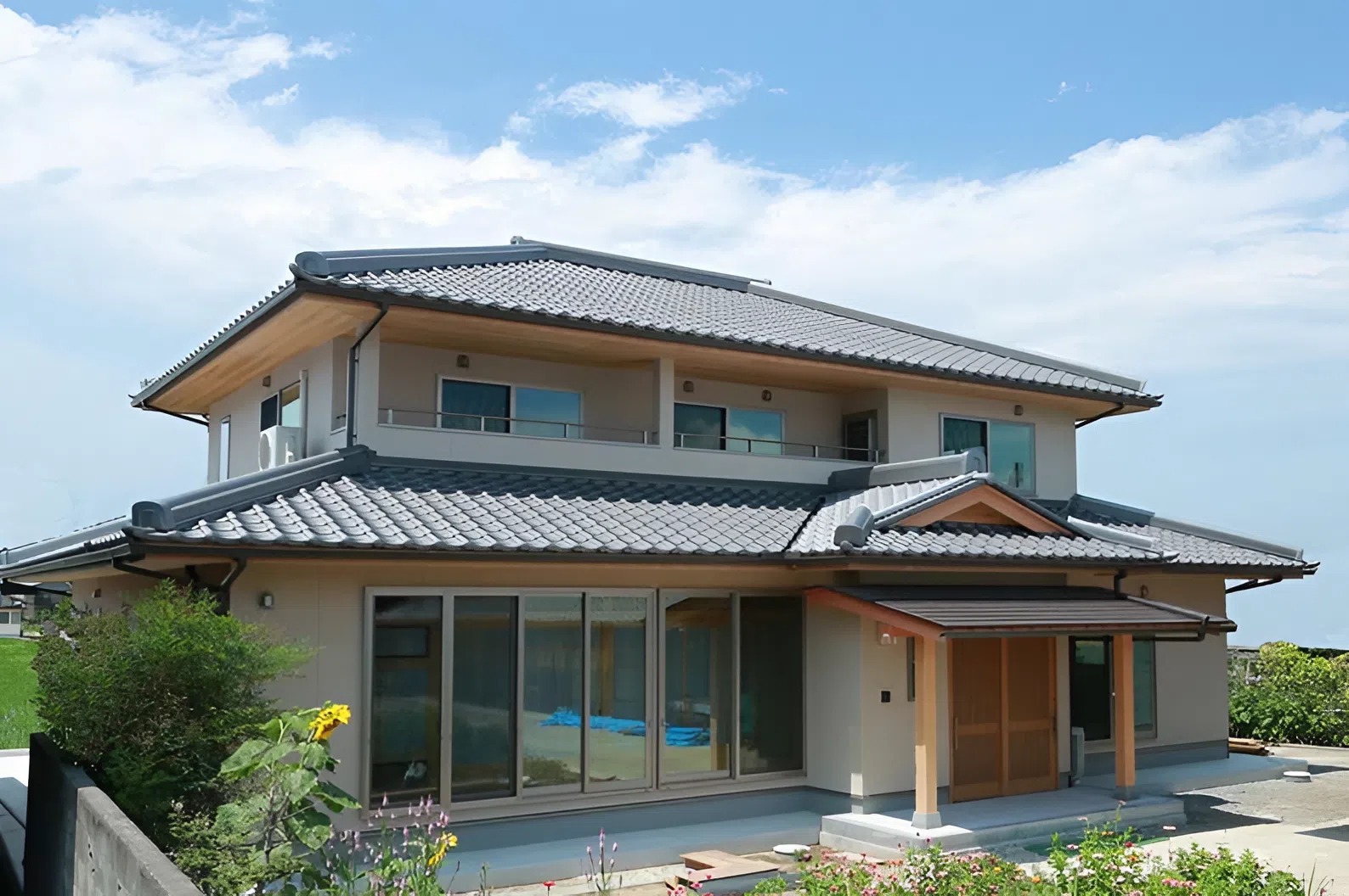 Xây nhà đẹp bền vững với thiết kế mái ngói chuẩn Nhật 9 taoanhdep net anh 63441