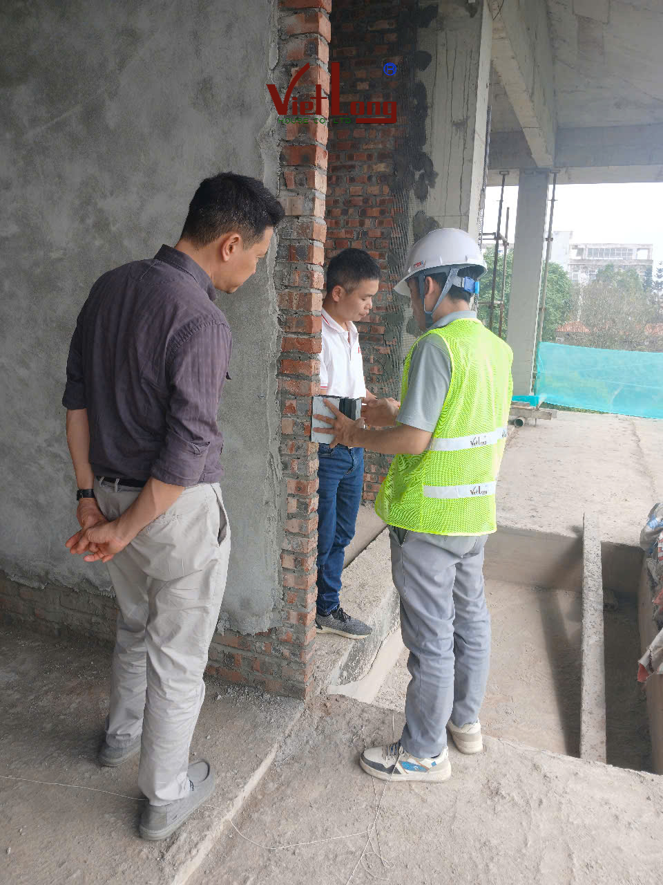 06 bí quyết của VietLong House nhằm đảm bảo tiến độ thi công khi gặp mưa 5 z6372903847503 0a9dbd08e83884ff686bd57b97320ea0