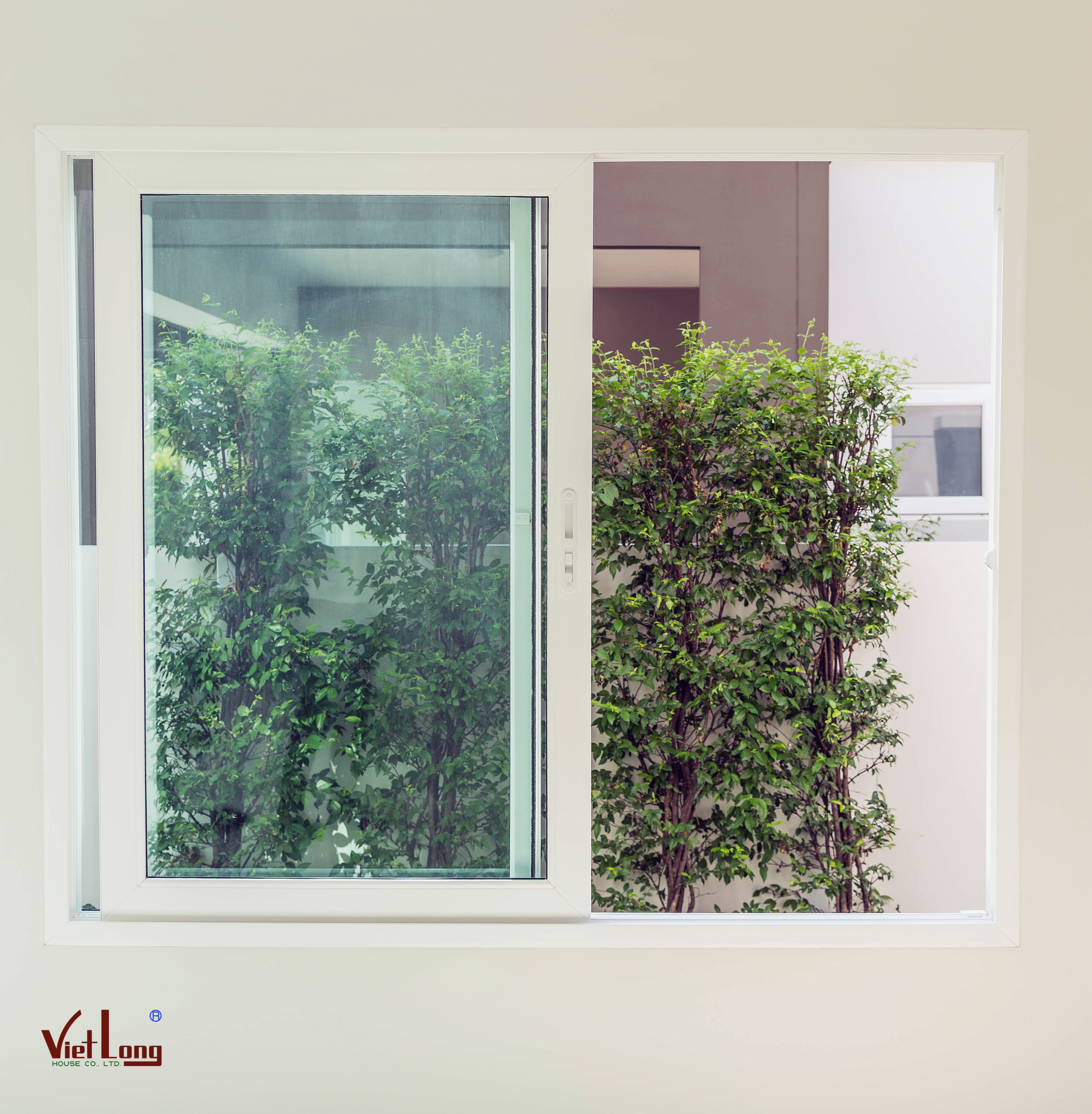 Tổng Hợp Mẫu Cửa Sổ Phổ Biến Được Ưa Chuộng Nhất Trong Kiến Trúc Hiện Đại 1 empty glass door scaled