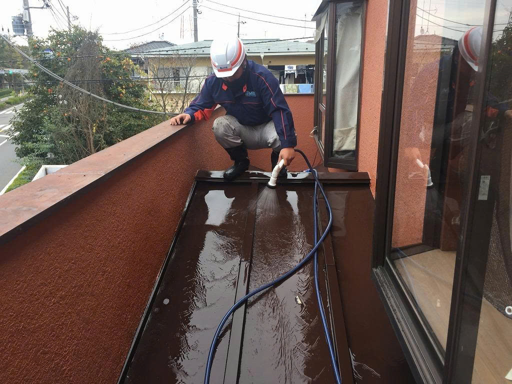 Kiểm tra nguồn nước phía sau gây sơn tường bị bong tróc